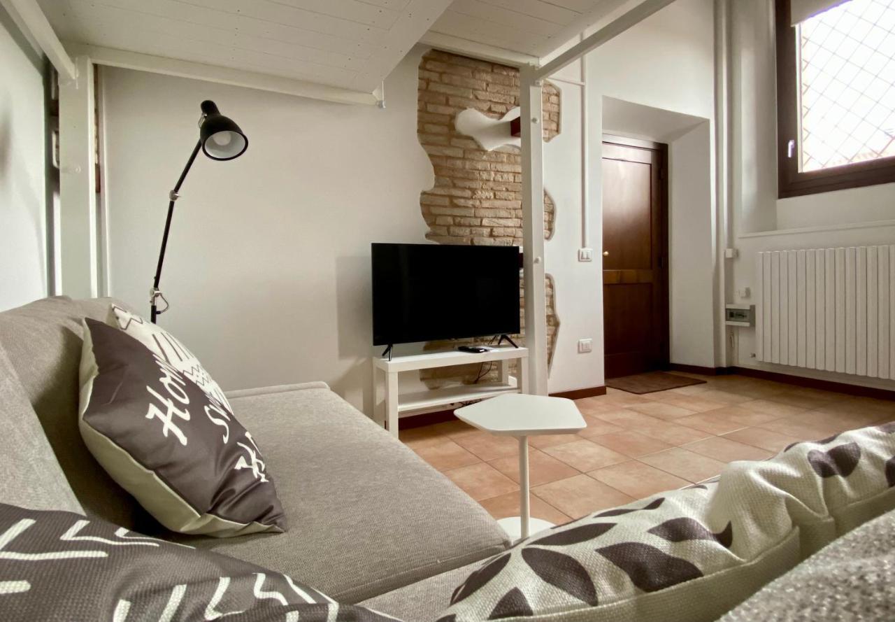 Il Barchio Loft In Un Palazzo Di Fine 800 A Jesi Apartment Exterior photo